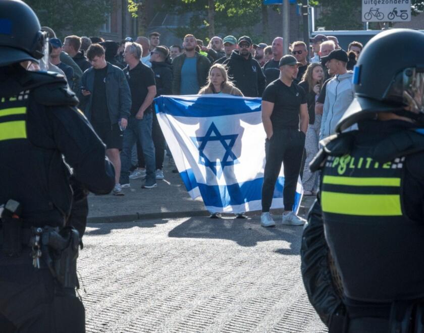 Police protecting a Jewish pro-Israel rally in the Netherlands