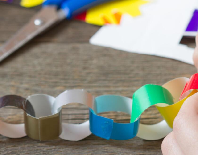 Making Sukkot paper chain
